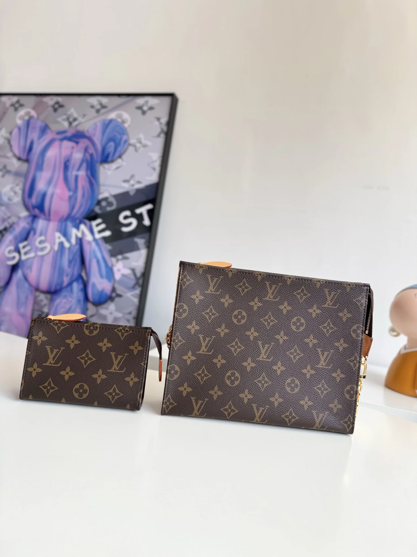 LV M81412 压纹印花手袋 女士斜挎包