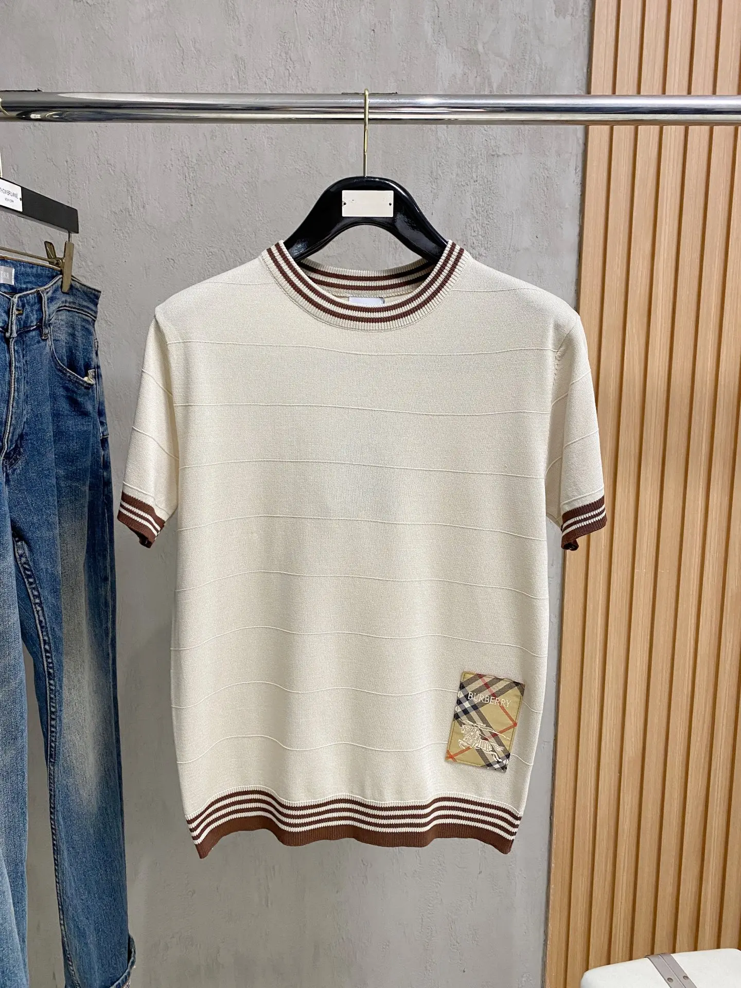 巴宝莉 字母刺绣针织polo短袖 巴宝莉 字母刺绣针织polo短袖