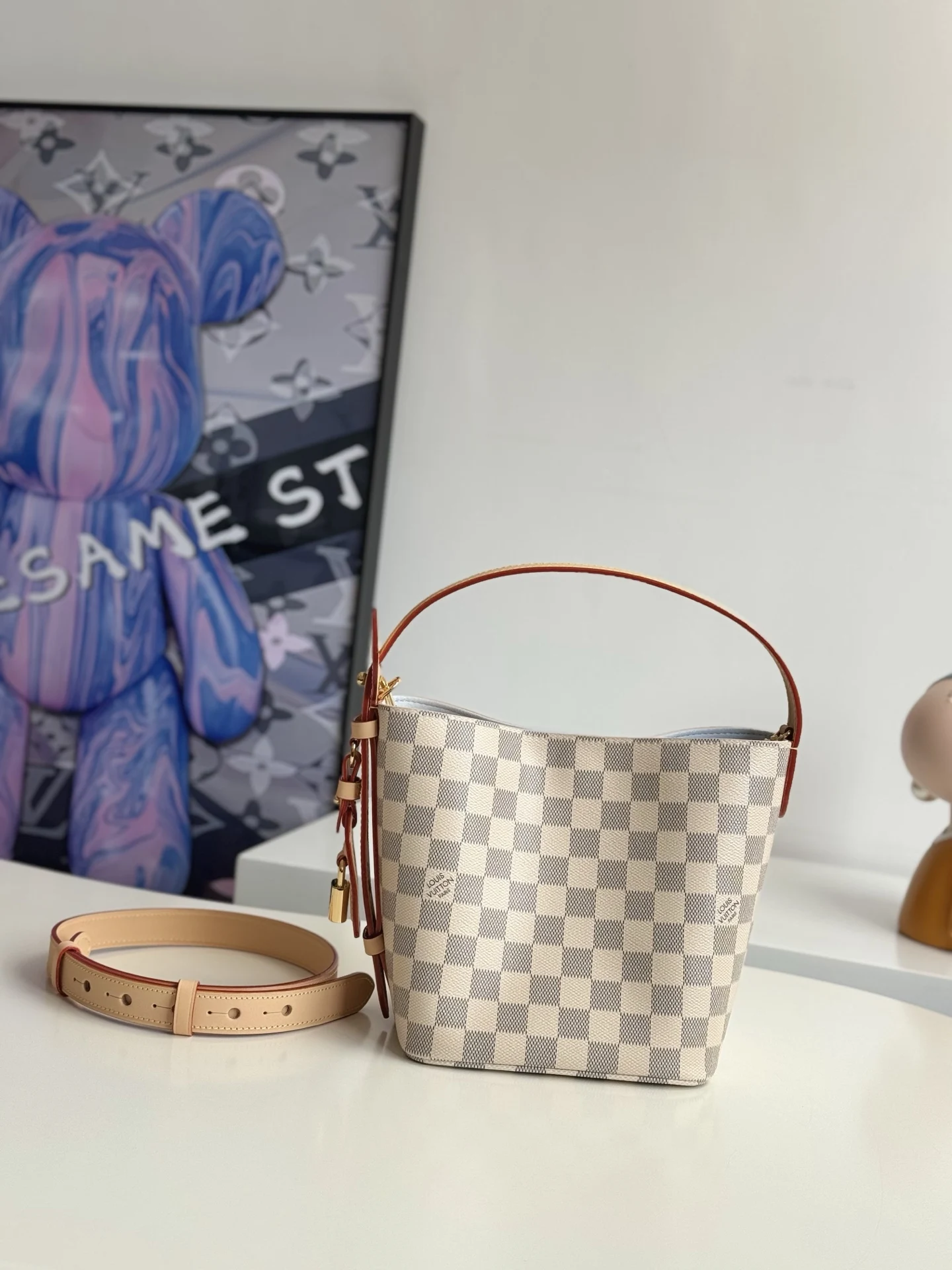 LV N40855 压纹印花手袋 单肩包 LV N40855 压纹印花手袋 单肩包