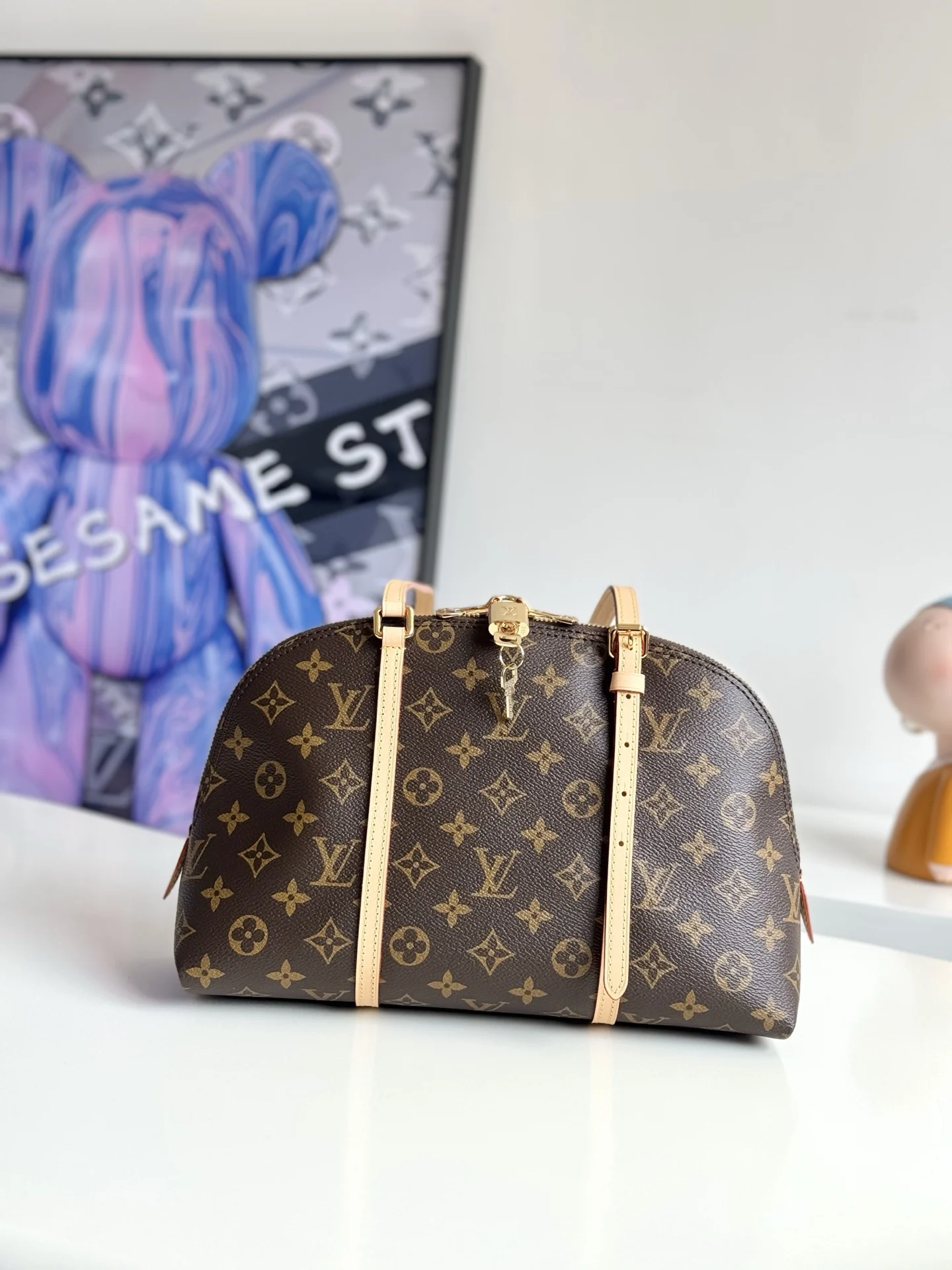 LV M28951 压纹印花手袋 女士双肩包