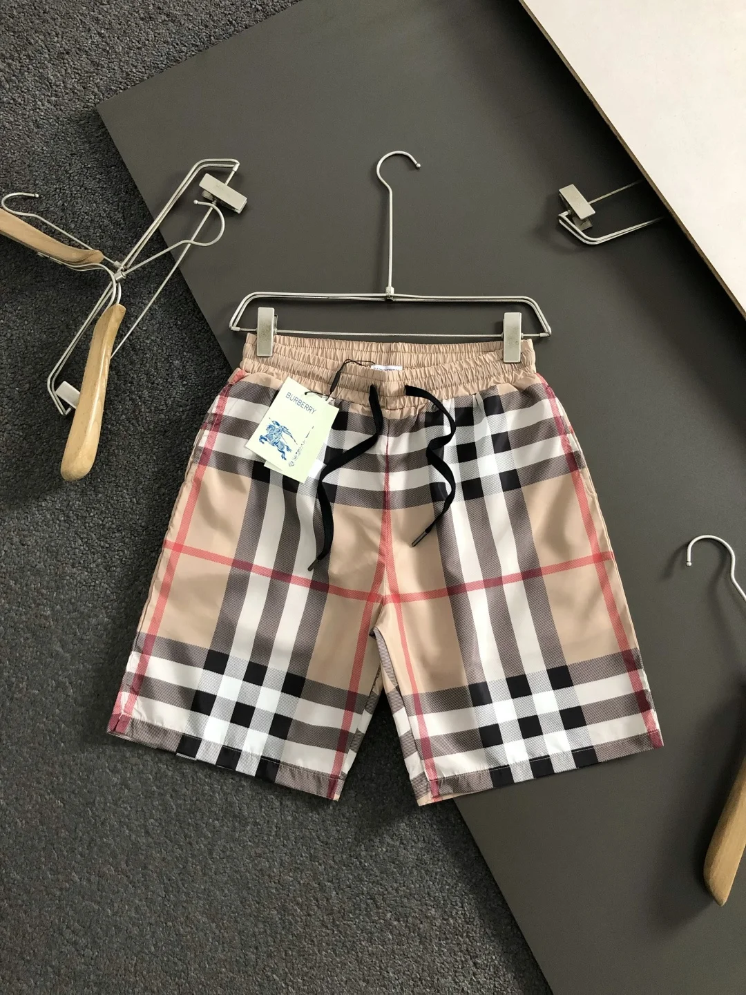 巴宝莉 格纹印花骑士短裤 巴宝莉 格纹印花骑士短裤