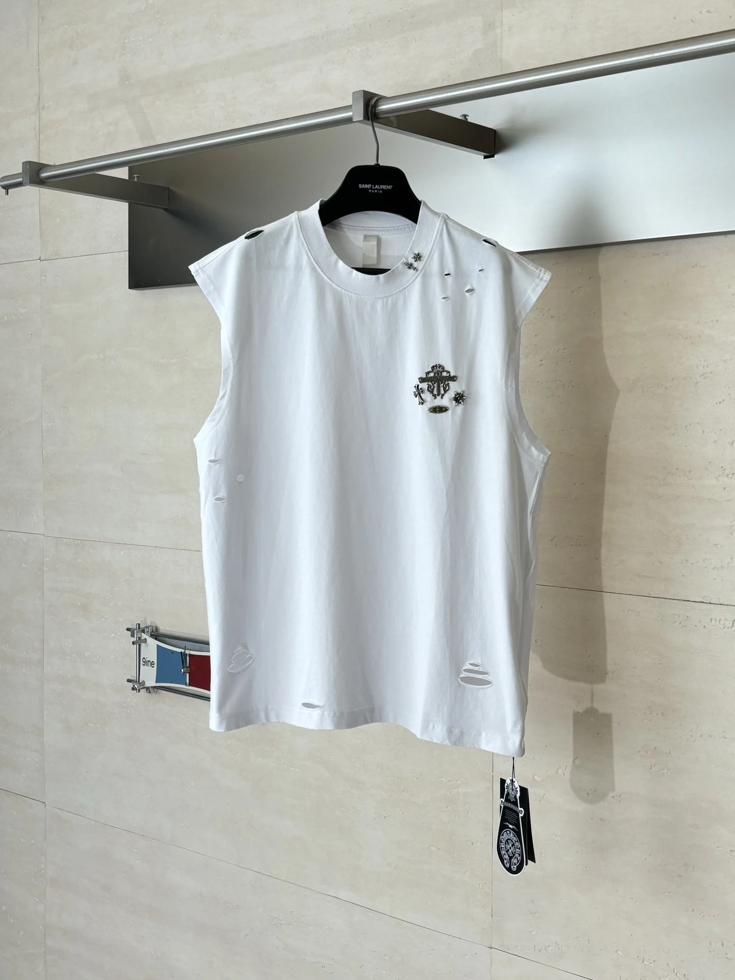 克罗心 做旧破洞刺绣无袖背心