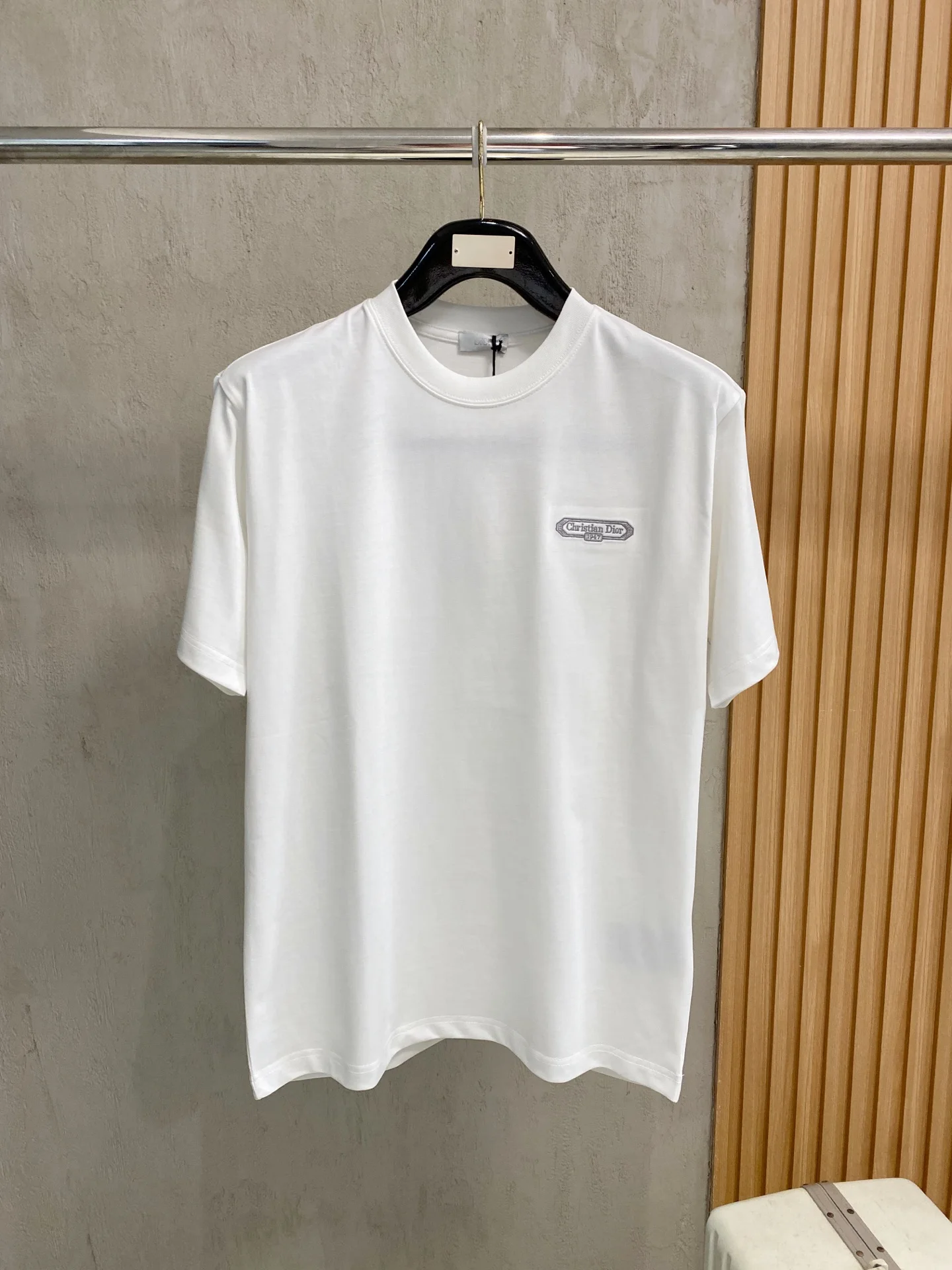 迪奥 新款短袖圆领T恤 迪奥 新款短袖圆领T恤