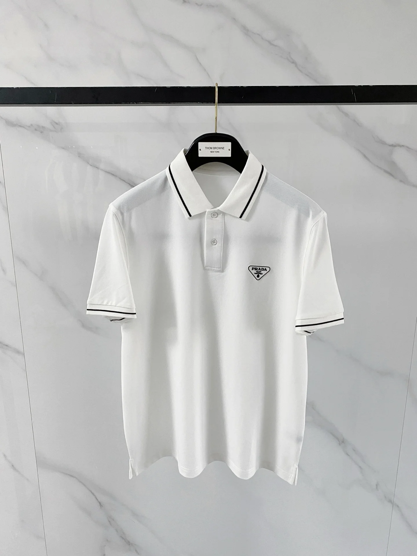 普拉达 春夏新品翻领polo短袖 普拉达 春夏新品翻领polo短袖