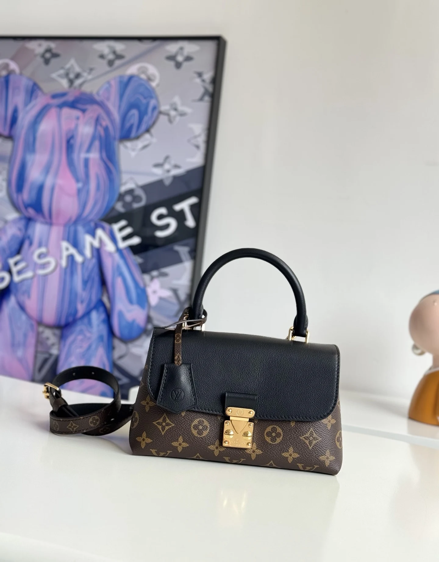 LV M27511 压纹印花手袋 女士斜挎包