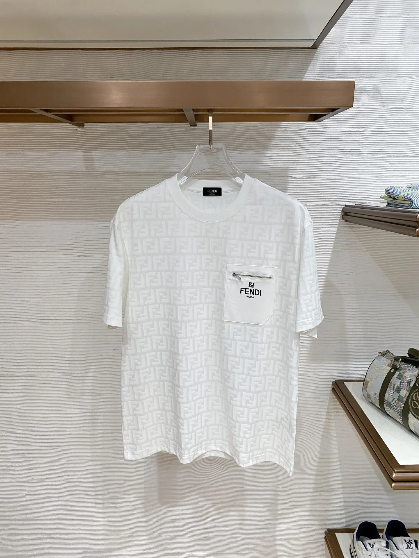 芬迪 春夏新款圆领短袖T恤衫 芬迪 春夏新款圆领短袖T恤衫