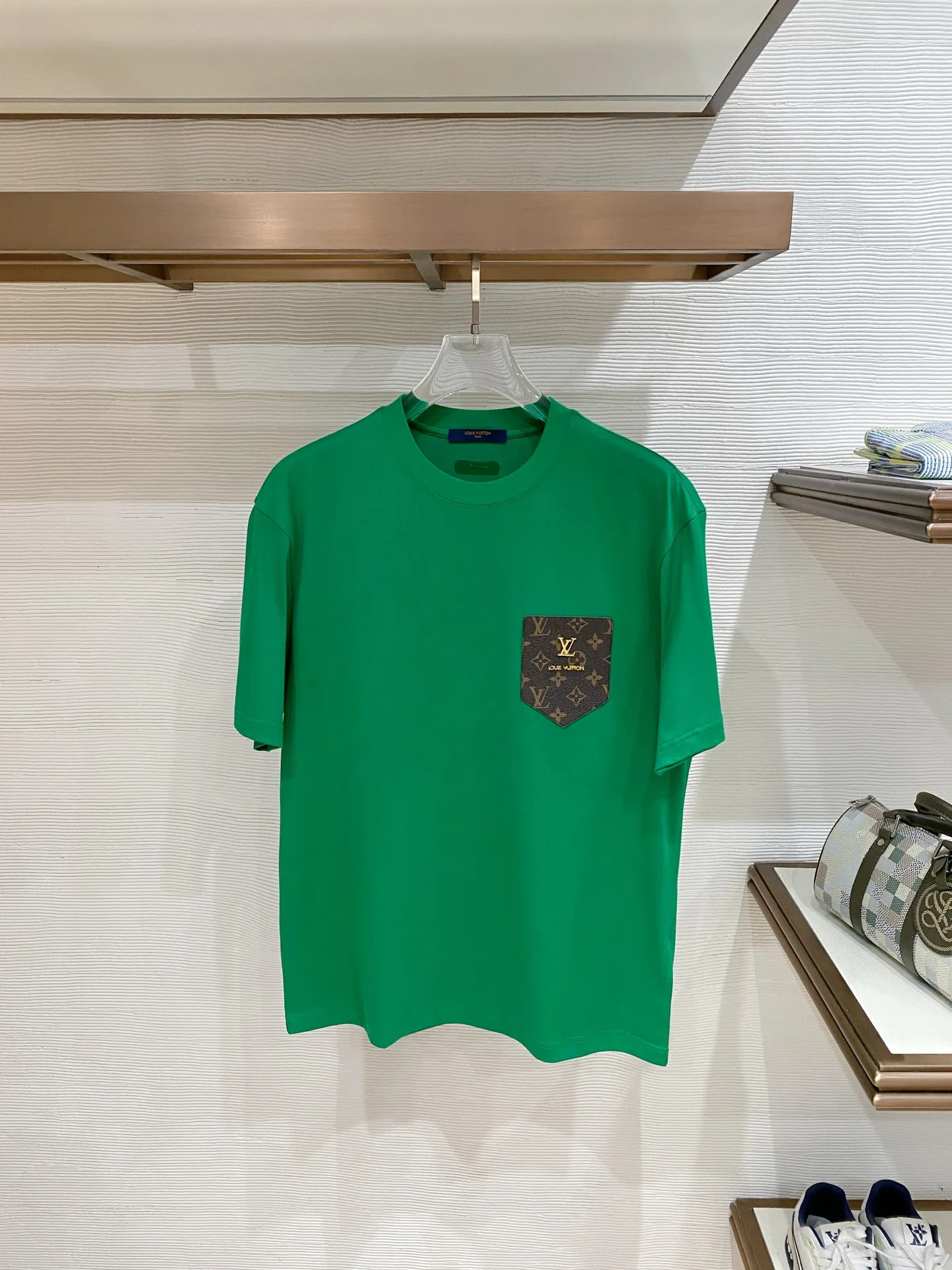 LV 春夏新款圆领短袖T恤衫 LV 春夏新款圆领短袖T恤衫