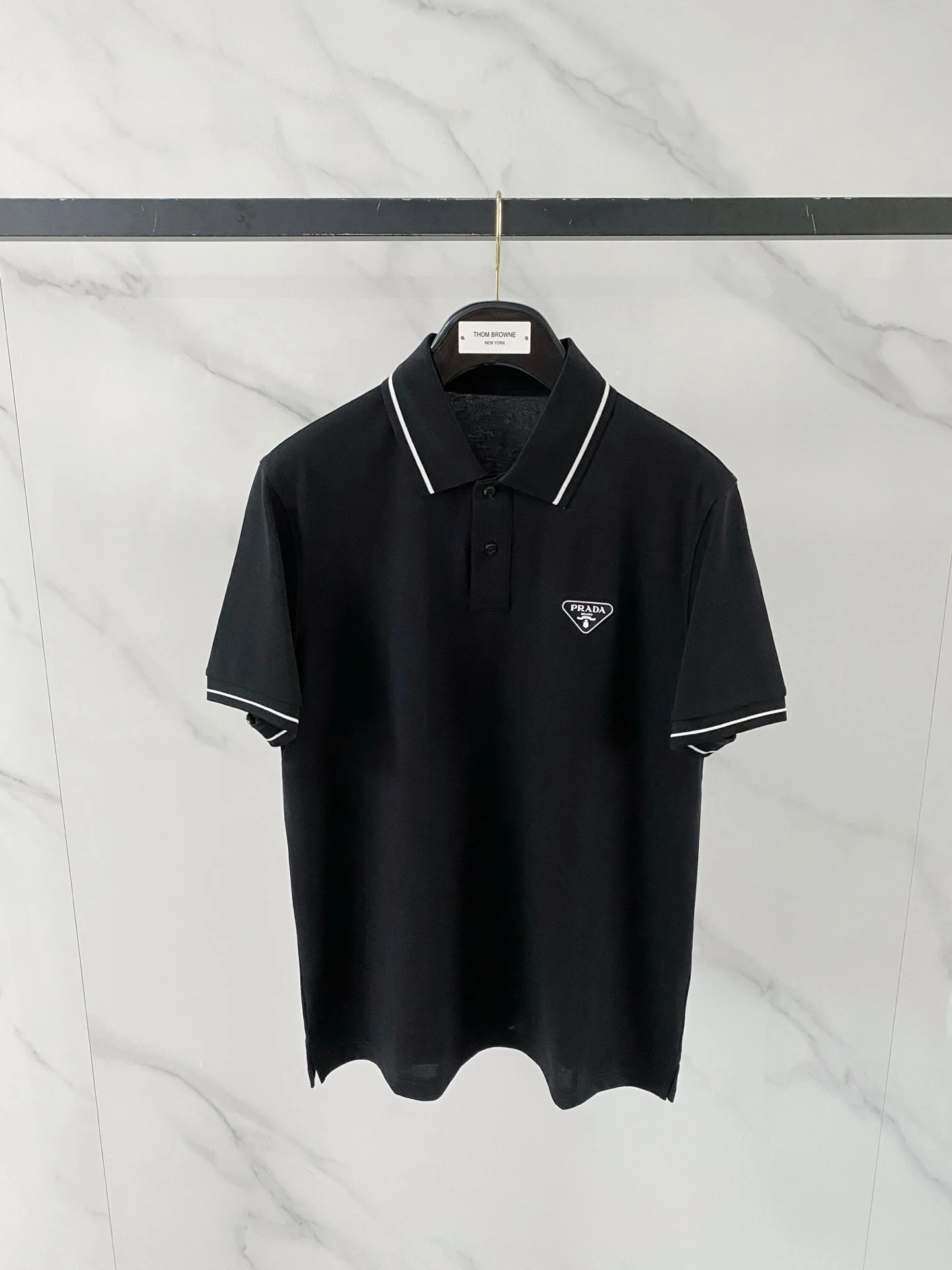 普拉达 春夏新品翻领polo短袖 普拉达 春夏新品翻领polo短袖