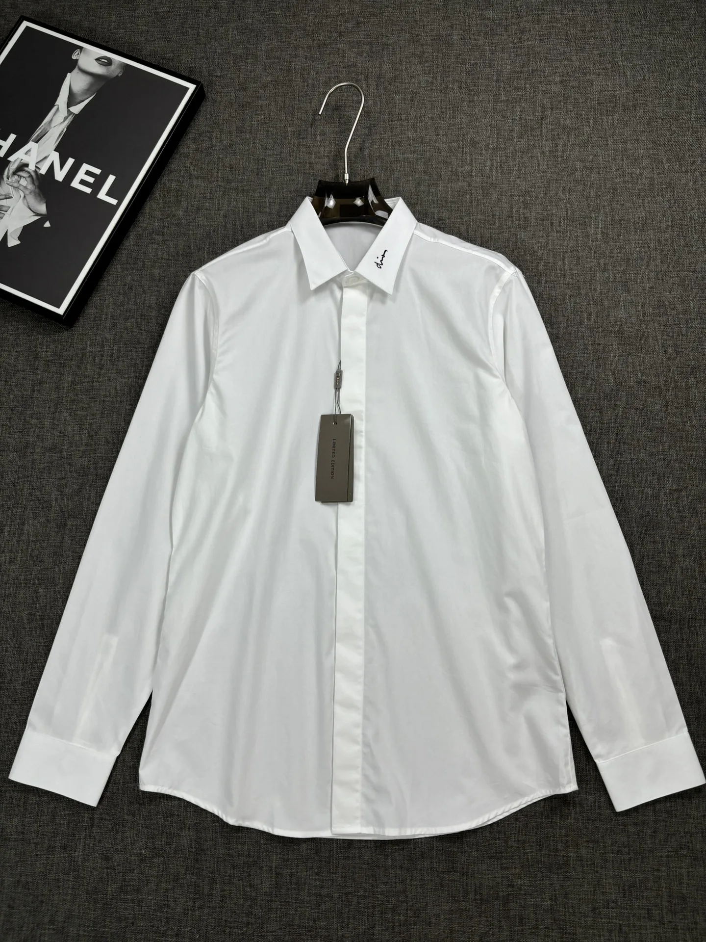 迪奥 超密织面料方领长袖衬衫. 迪奥 超密织面料方领长袖衬衫.