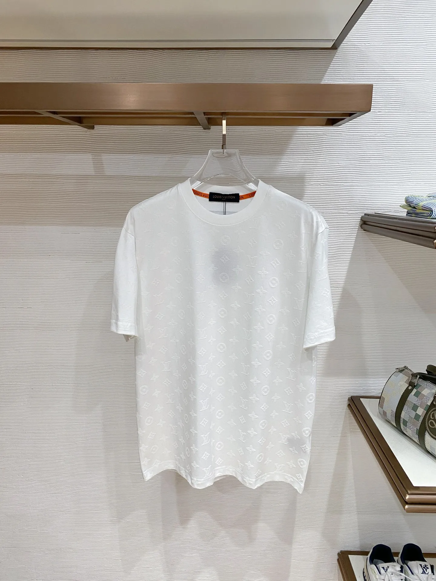 LV 春夏新款圆领短袖T恤衫 LV 春夏新款圆领短袖T恤衫