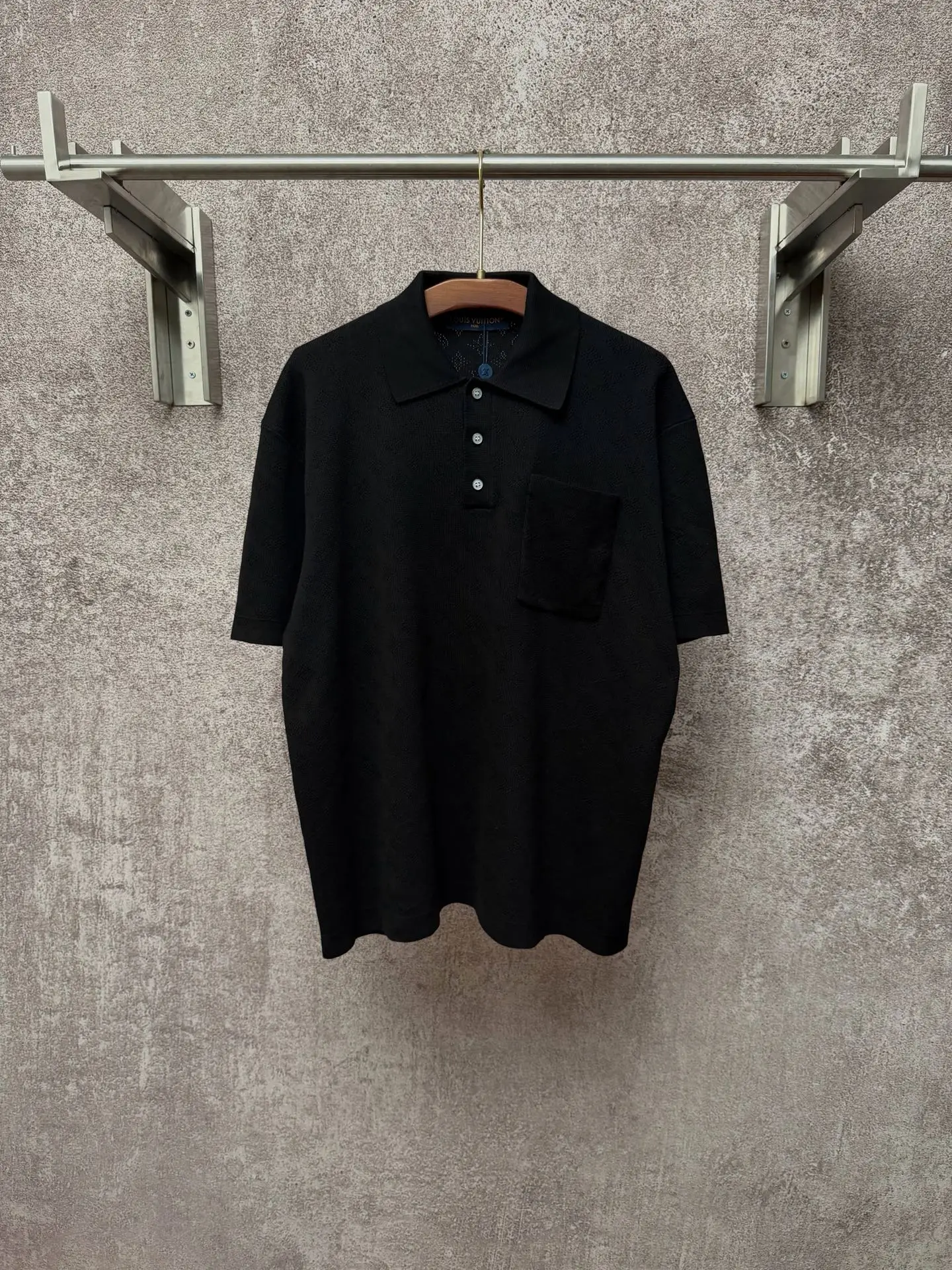 LV 字母满印镂空提花口袋针织POLO衫 LV 字母满印镂空提花口袋针织POLO衫