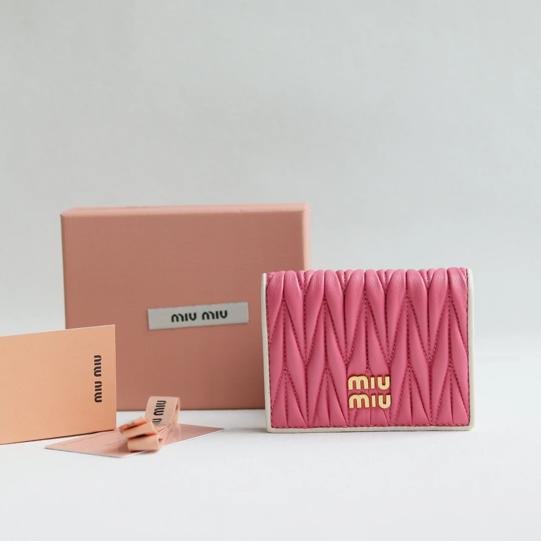 缪缪 5MV204 新版本口袋小包 钱夹 缪缪 5MV204 新版本口袋小包 钱夹