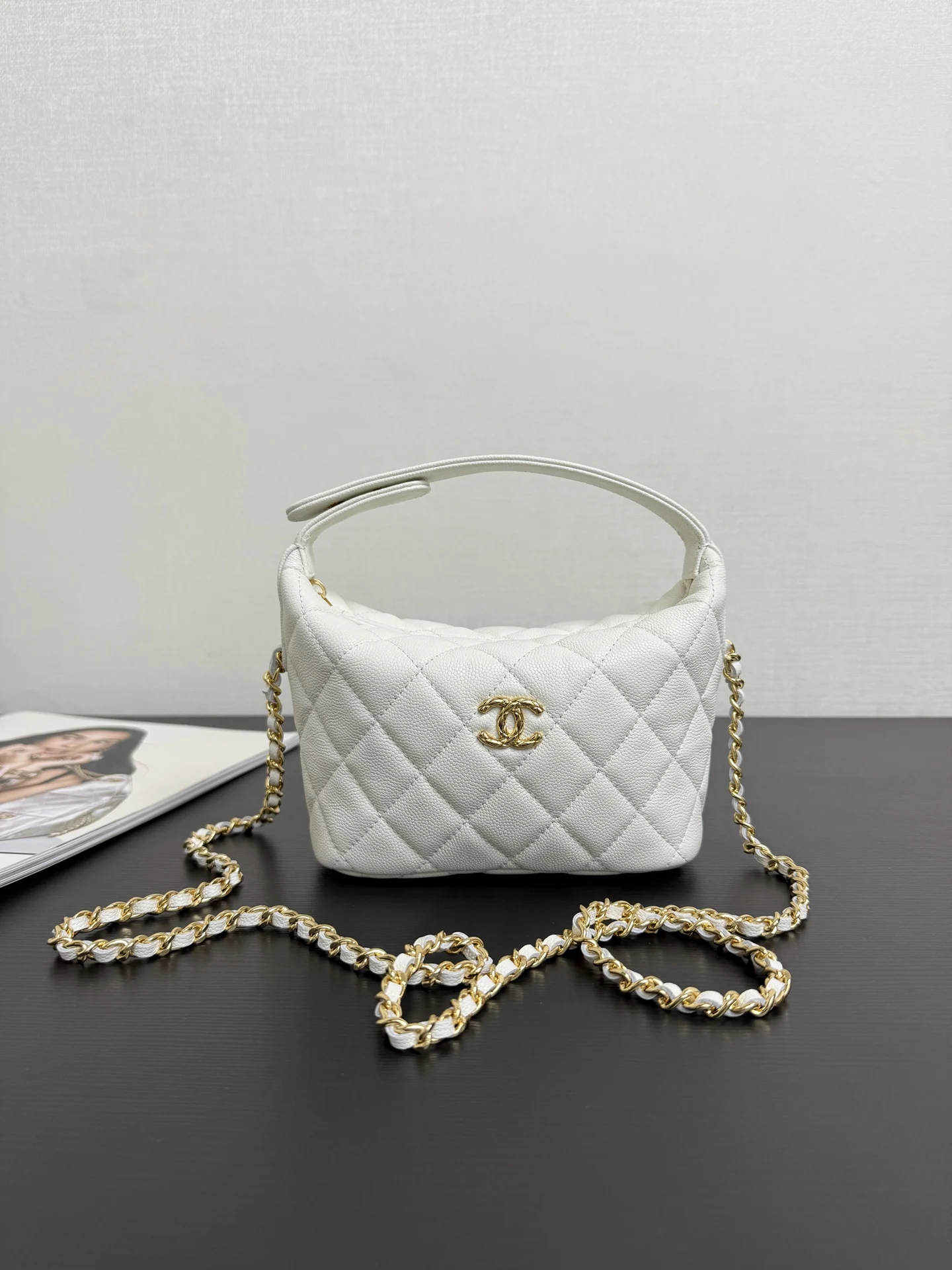 香奈儿 99430 荔枝皮雕花扣小饭盒包 女士斜挎包 