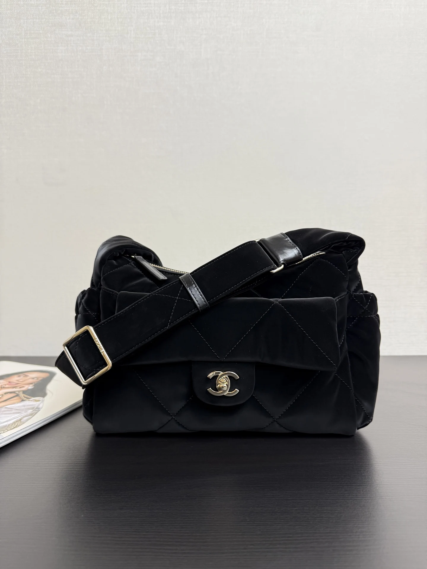 香奈儿 99550 滑雪包 黑色小号 女士斜挎包 香奈儿 99550 滑雪包 黑色小号 女士斜挎包