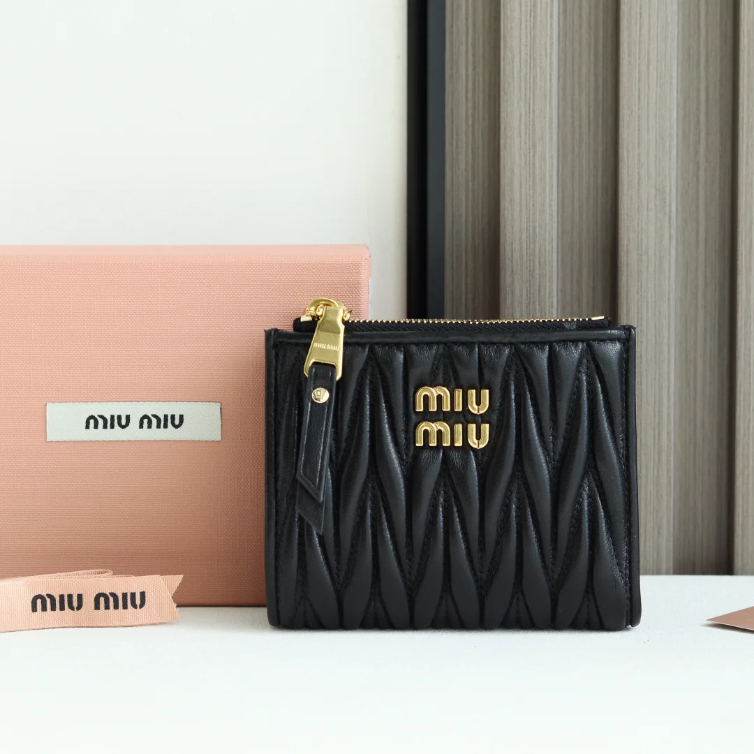 缪缪 5MV017 新款羊皮小夹 钱夹 缪缪 5MV017 新款羊皮小夹 钱夹