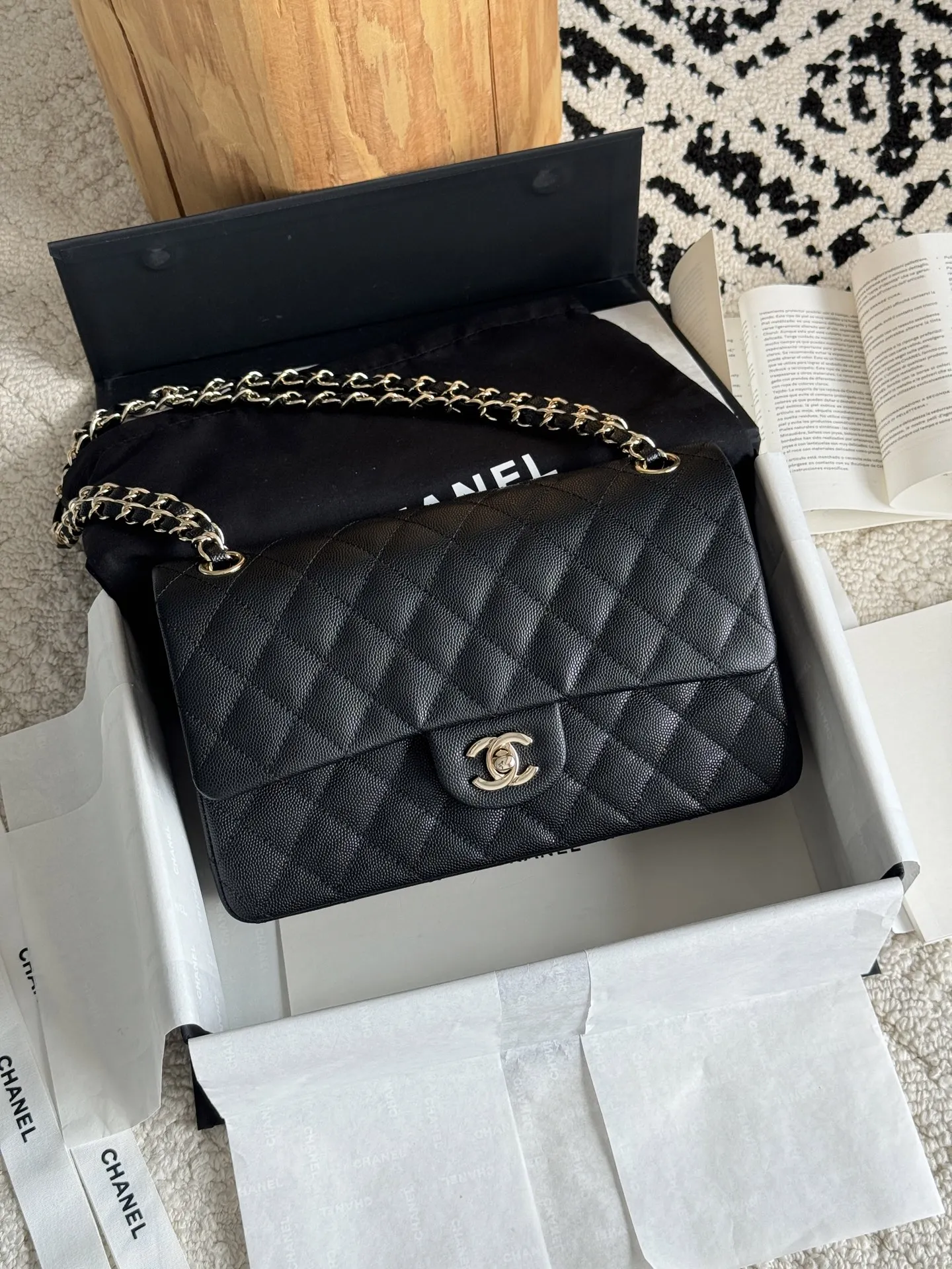 香奈儿 𝟭𝟭𝟭𝟮 鱼子酱小球纹手袋 女士斜挎包 香奈儿 𝟭𝟭𝟭𝟮 鱼子酱小球纹手袋 女士斜挎包