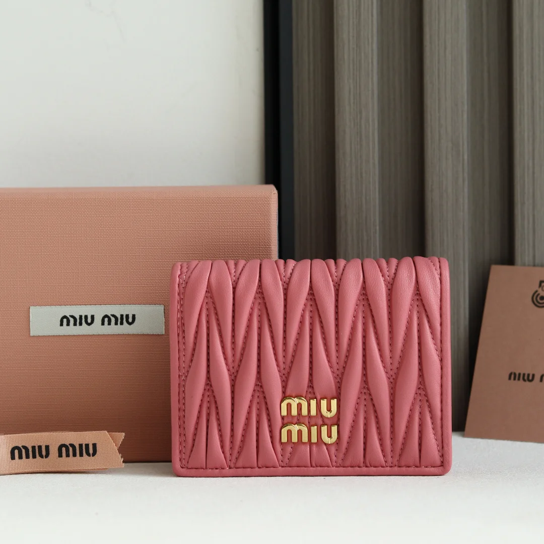 缪缪 5MV204 新版本口袋小包 钱夹 缪缪 5MV204 新版本口袋小包 钱夹