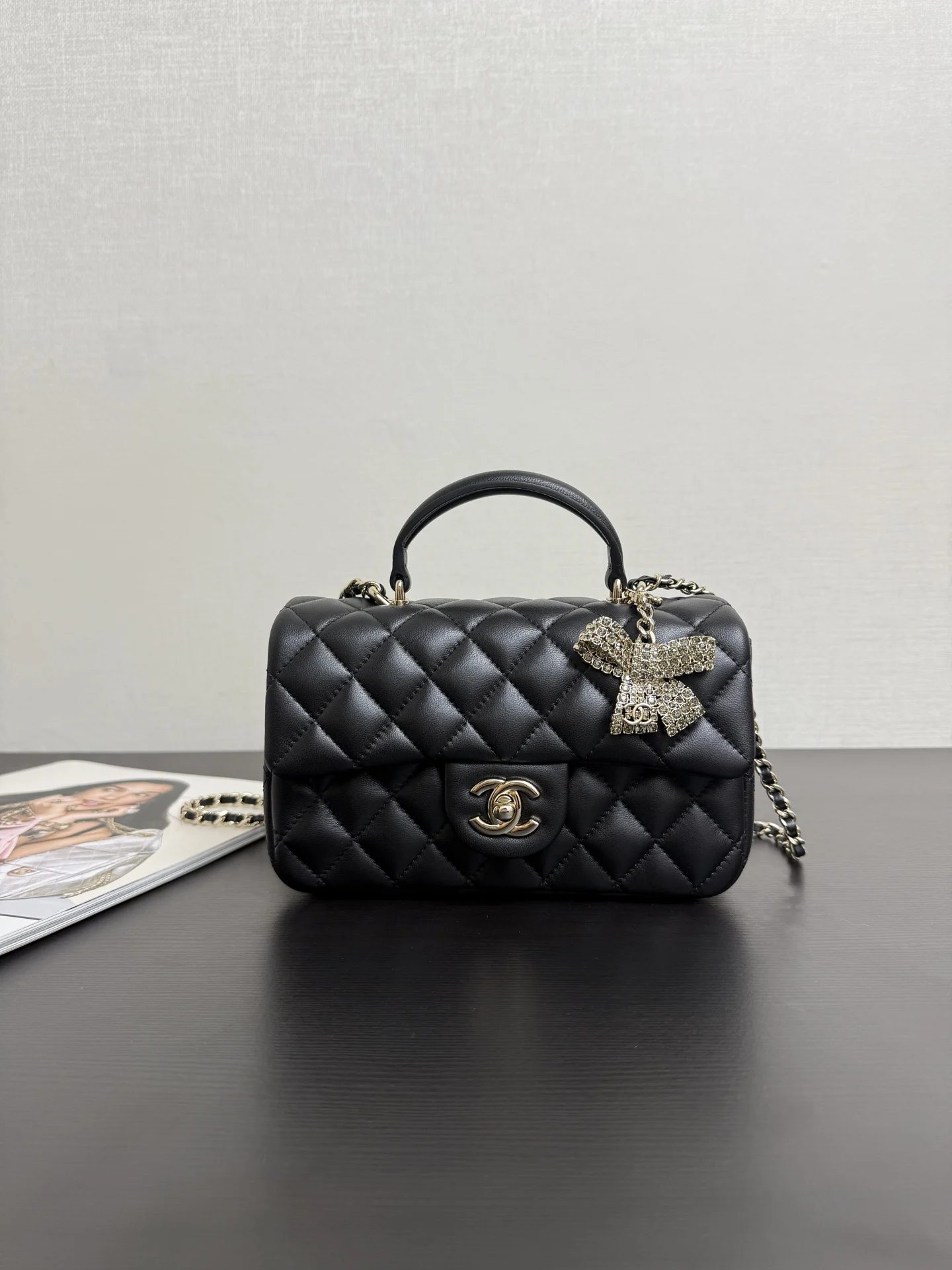 香奈儿 钻石蝴蝶结口盖包 女士斜挎包 香奈儿 钻石蝴蝶结口盖包 女士斜挎包