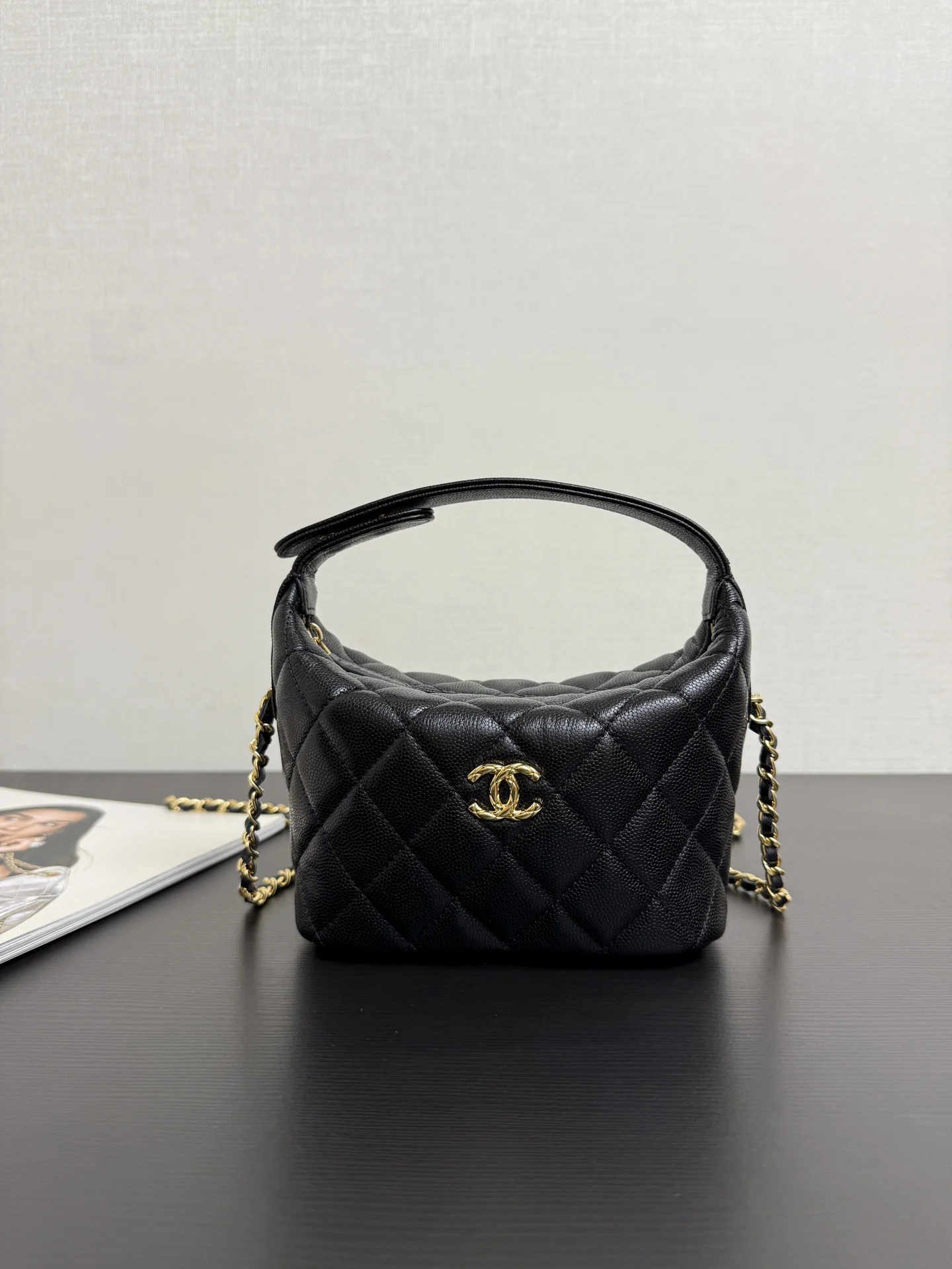 香奈儿 99430 荔枝皮雕花扣小饭盒包 女士斜挎包