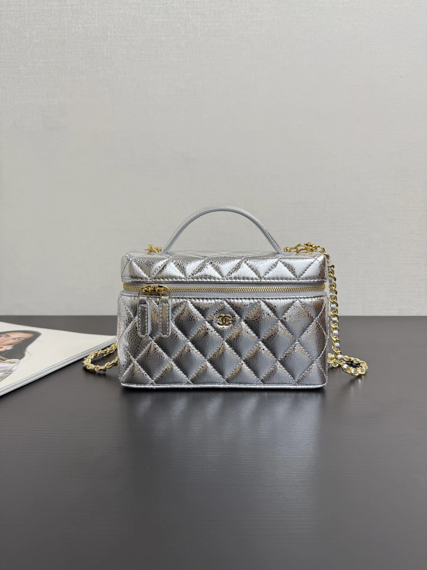 香奈儿 99448 银色饭盒包 女士斜挎包 香奈儿 99448 银色饭盒包 女士斜挎包
