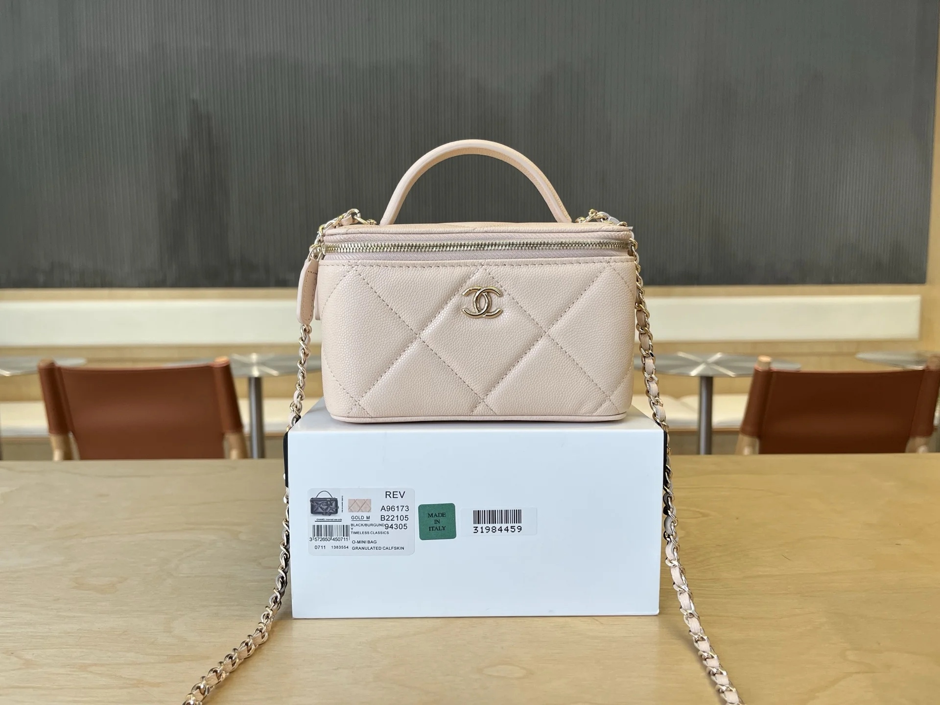 Chanel A96173 Large Diamond Pattern Clutch Bag Women s Crossbody Bag Chanel A96173 Large Diamond Pattern Clutch Bag Women s Crossbody Bag