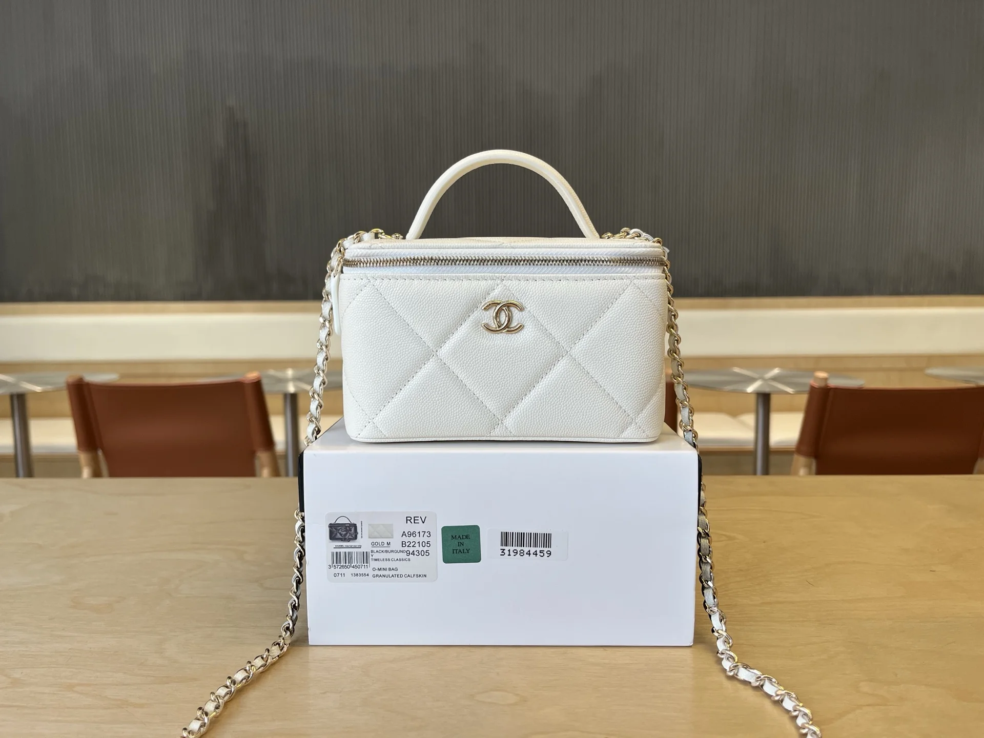 Chanel A96173 Large Diamond Pattern Clutch Bag Women s Crossbody Bag Chanel A96173 Large Diamond Pattern Clutch Bag Women s Crossbody Bag