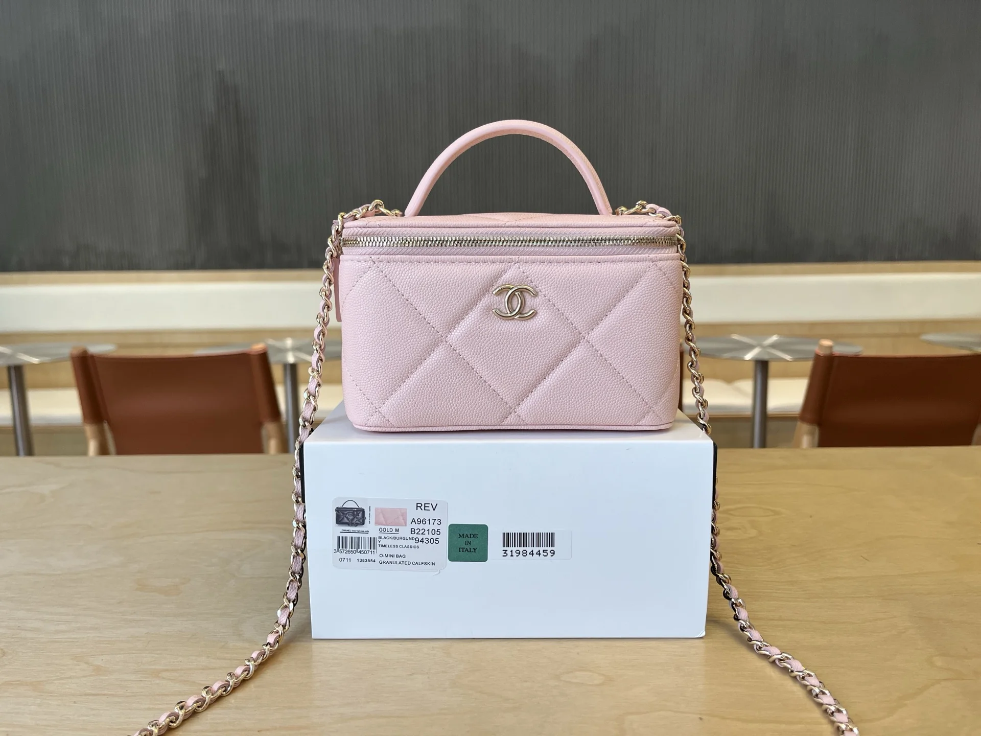 Chanel A96173 Large Diamond Pattern Clutch Bag Women s Crossbody Bag Chanel A96173 Large Diamond Pattern Clutch Bag Women s Crossbody Bag