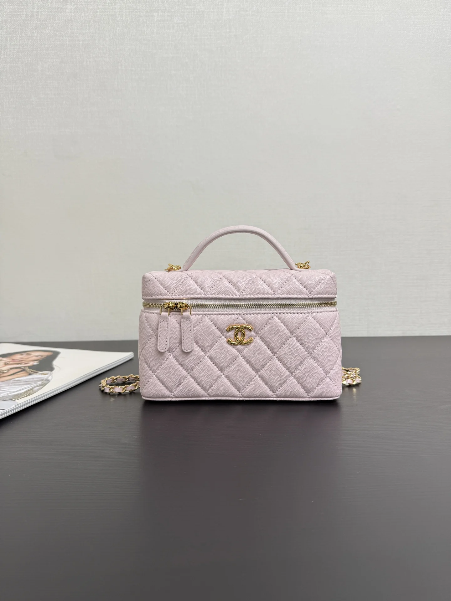 Chanel 99538 Carved Buckle Box Bag Women s Crossbody Bag