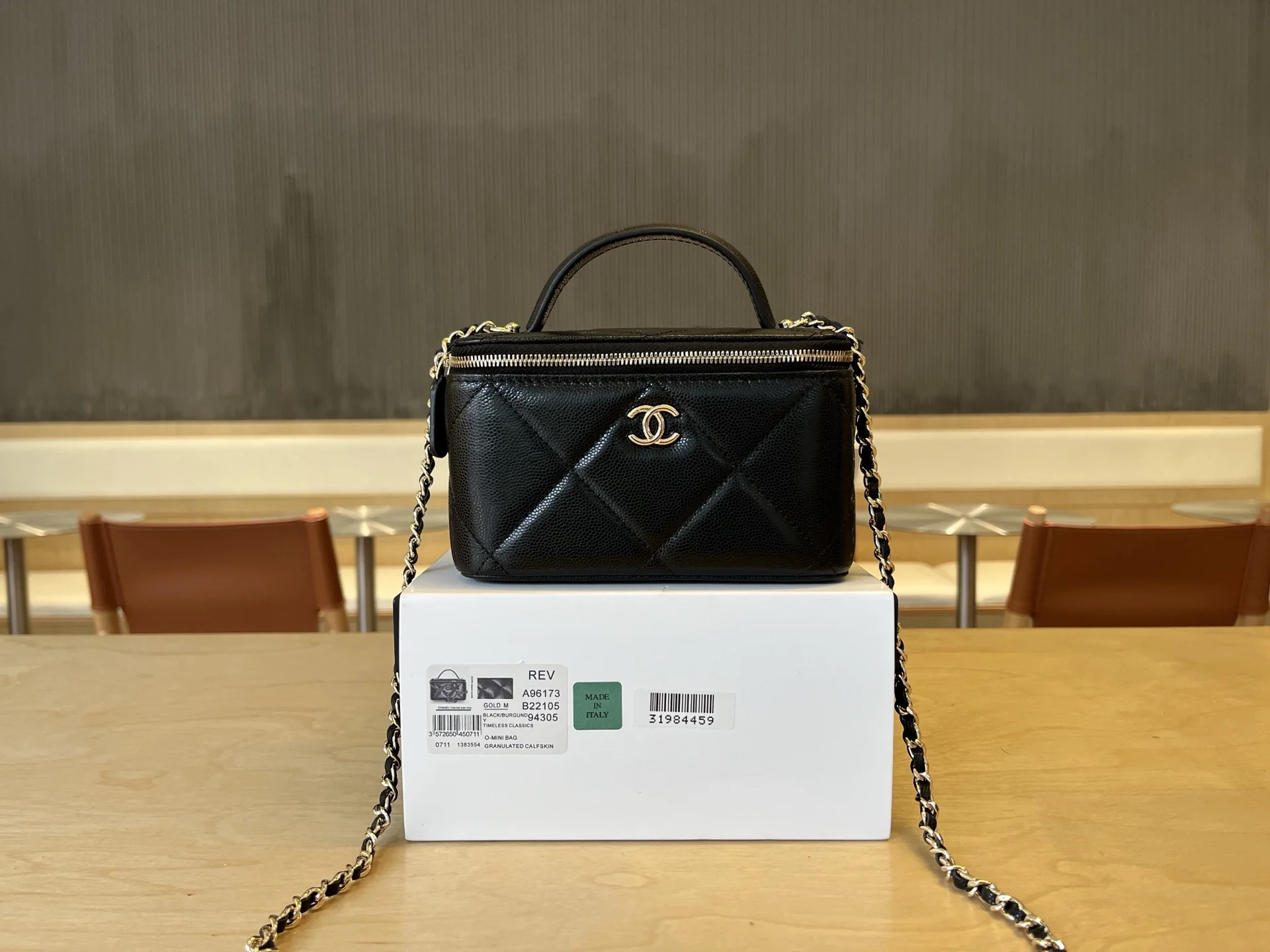 Chanel A96173 Large Diamond Pattern Clutch Bag Women s Crossbody Bag Chanel A96173 Large Diamond Pattern Clutch Bag Women s Crossbody Bag