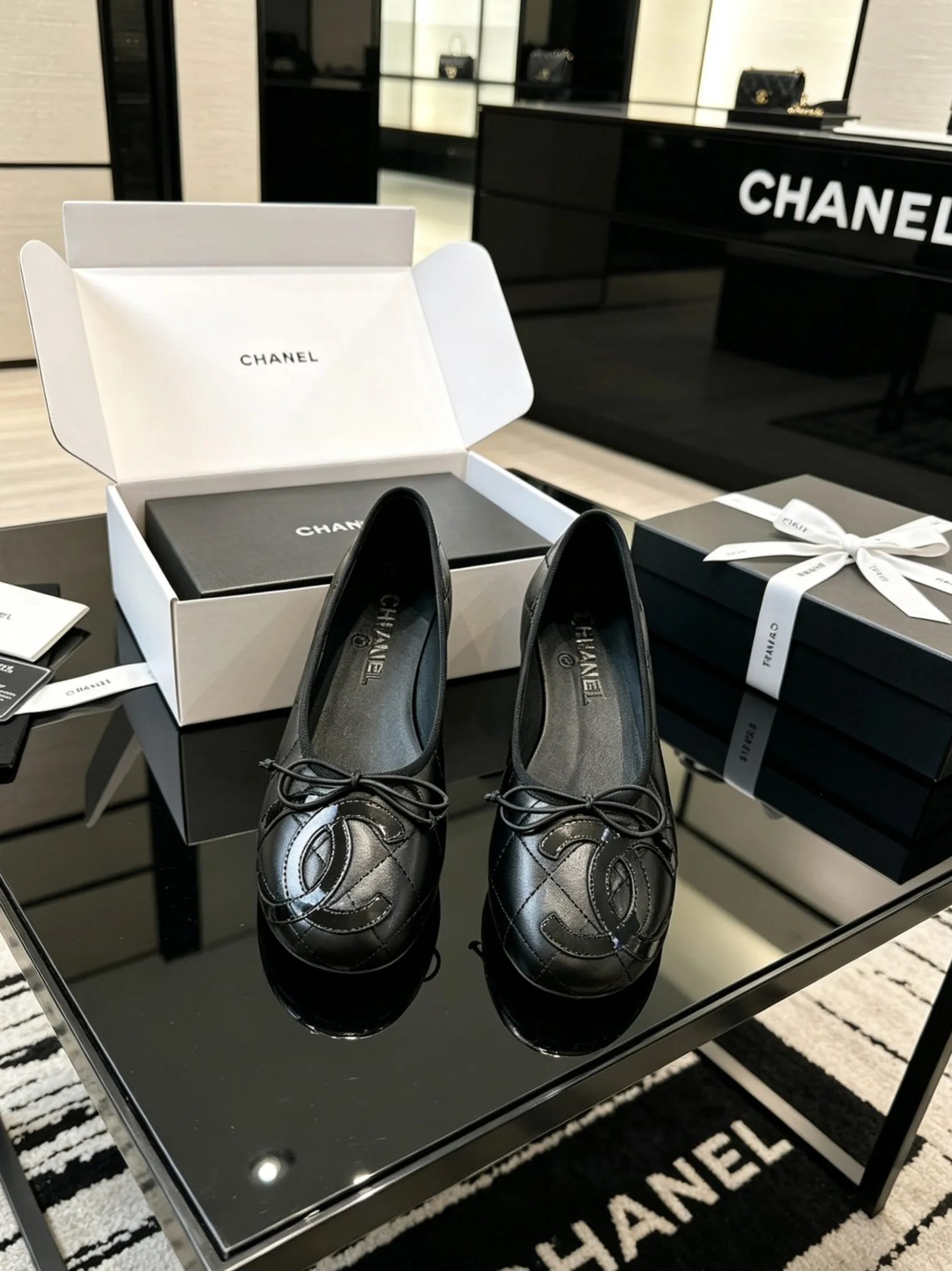 Chanel Black and White Kangpeng Shoes Women s Casual Shoes