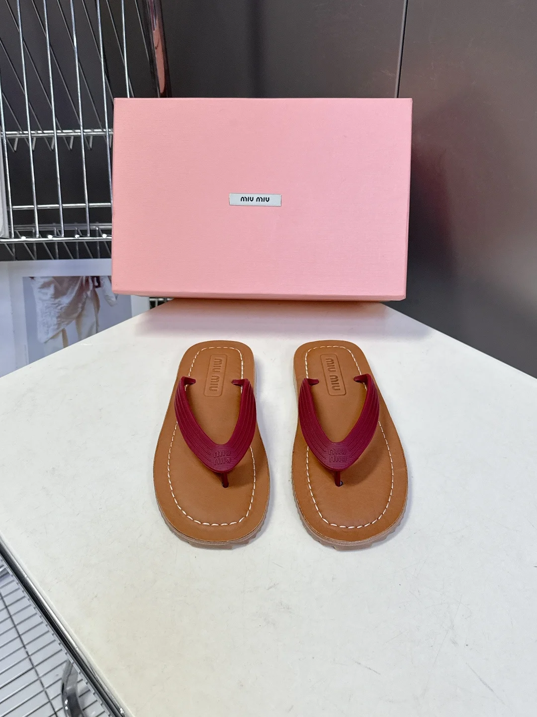 MIU MIU Spring and summer latest vintage flip-flops women s flip-flops MIU MIU Spring and summer latest vintage flip-flops women s flip-flops