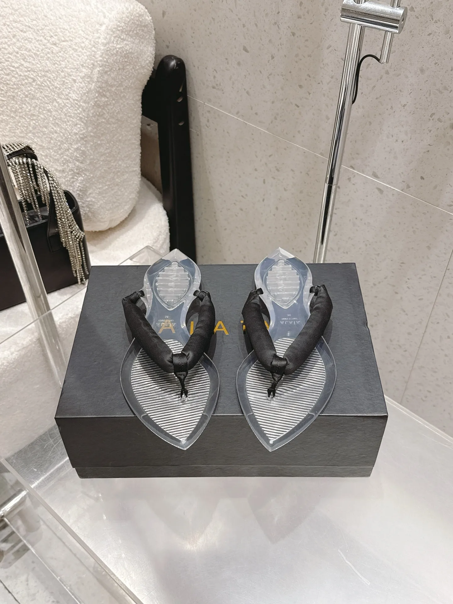 ISAIA Early spring new velvet flip-flops rubber slippers women s sandals