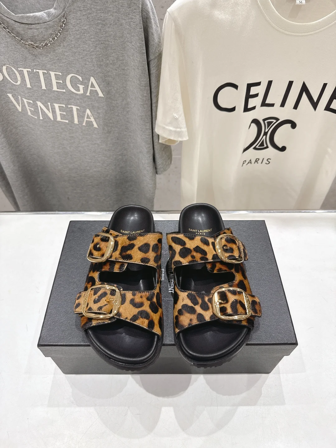 SAINT LAURENT Summer New Double-Breasted Flat Beach Slippers Women s Slippers SAINT LAURENT Summer New Double-Breasted Flat Beach Slippers Women s Slippers