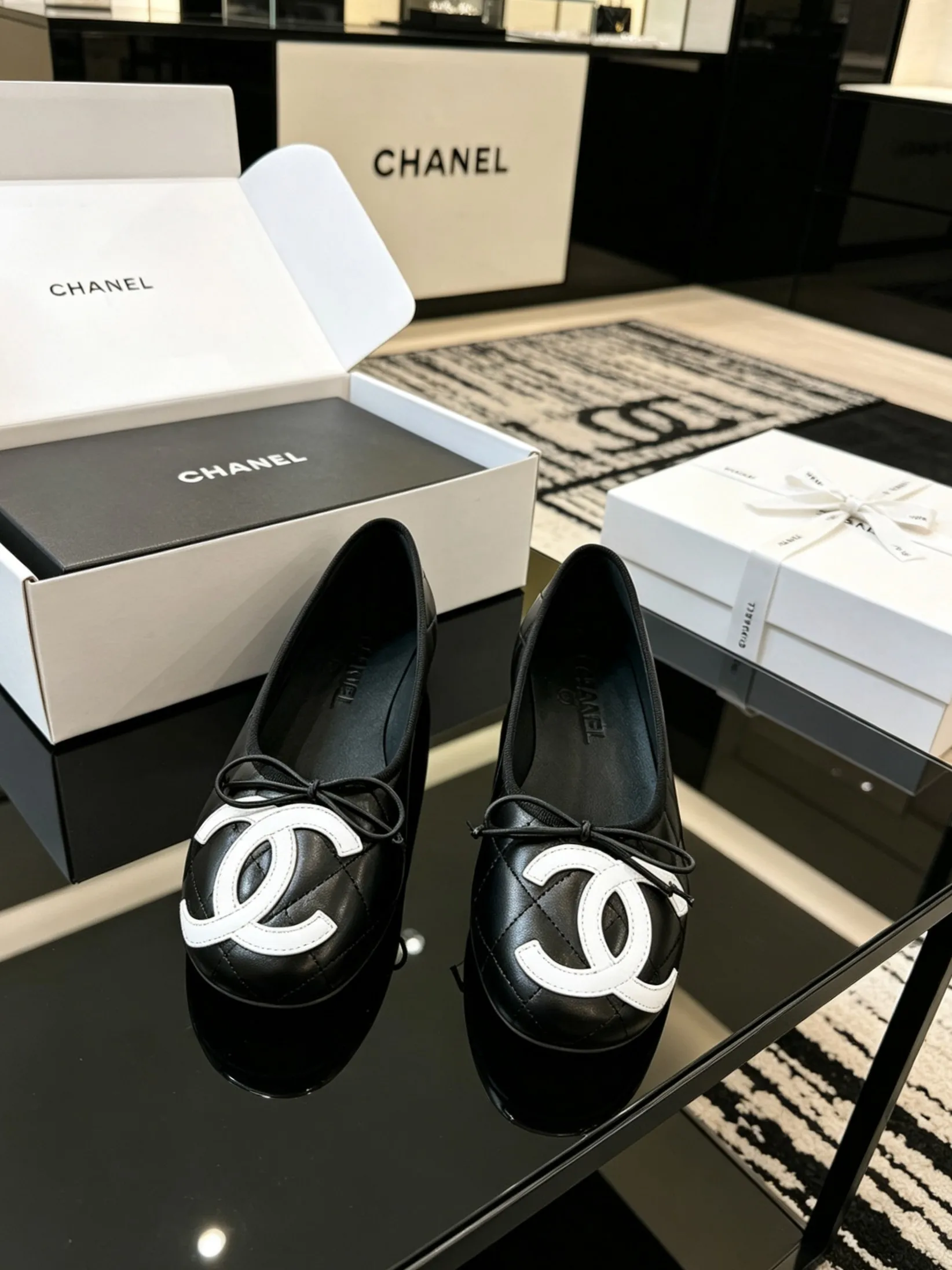 Chanel Black and White Kangpeng Shoes Women s Casual Shoes