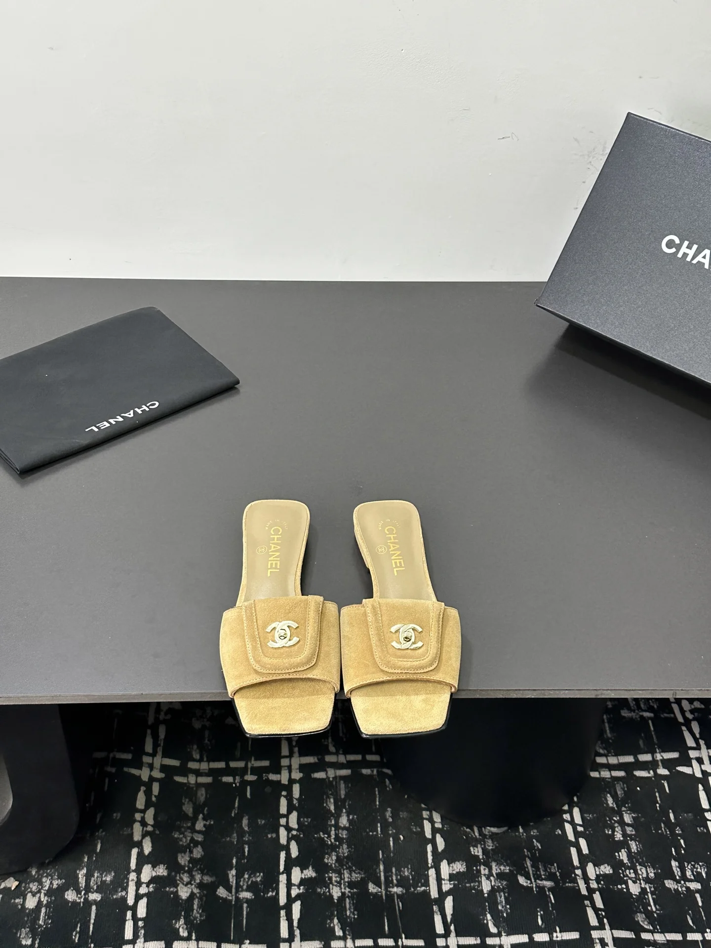 Chanel Imported cowhide sandals women s slippers Chanel Imported cowhide sandals women s slippers