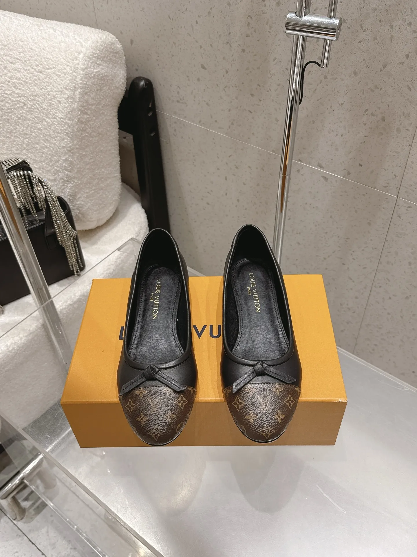 Louis Vuitton Old flower ballet shoes with bow color-blocking flat women s shoes Louis Vuitton Old flower ballet shoes with bow color-blocking flat women s shoes