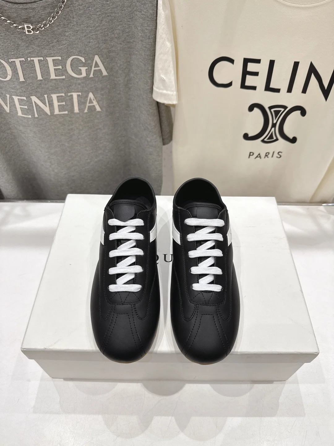 Alexander McQueen Couple s vintage casual sports shoes lightweight running shoes white sneakers couple s casual sports shoes