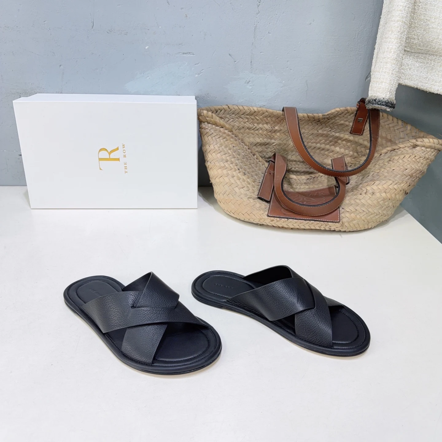 THE ROW New Simple Cross-Strap Flat Beach Slippers Men s Sandals