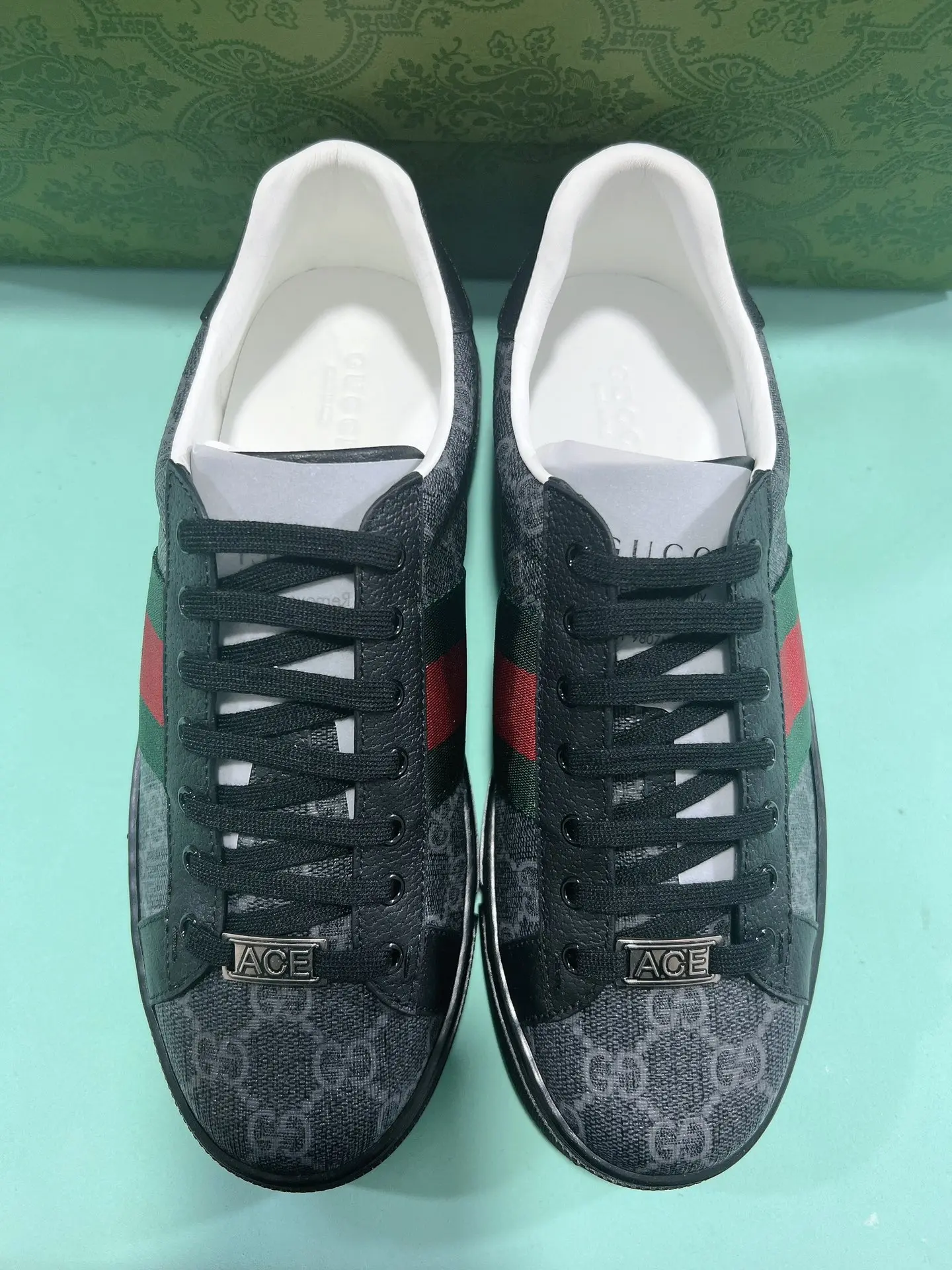 Gucci Couple s embroidered canvas white shoes Gucci Couple s embroidered canvas white shoes