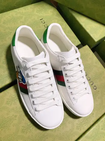 Couple s embroidered canvas white shoes Replica Gucci Mens Casual and Sneakers