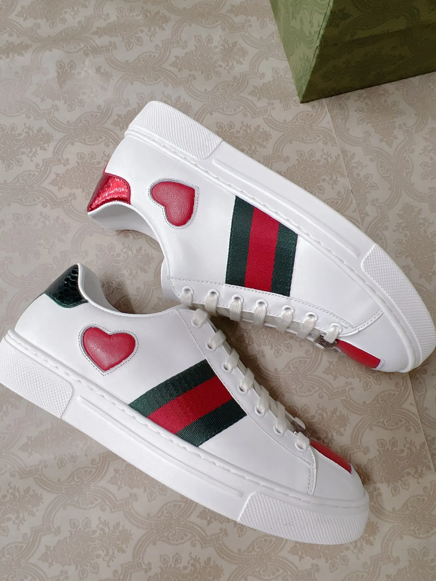 Gucci Couple s embroidered canvas white shoes