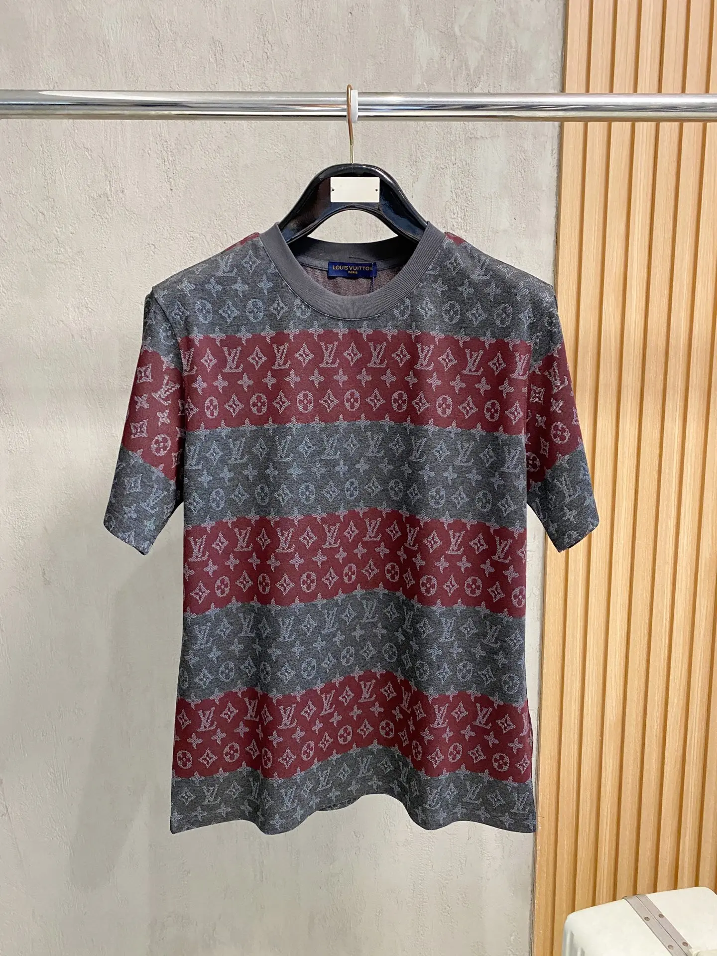 Louis Vuitton Spring and summer new jacquard knitted short sleeve. Louis Vuitton Spring and summer new jacquard knitted short sleeve.
