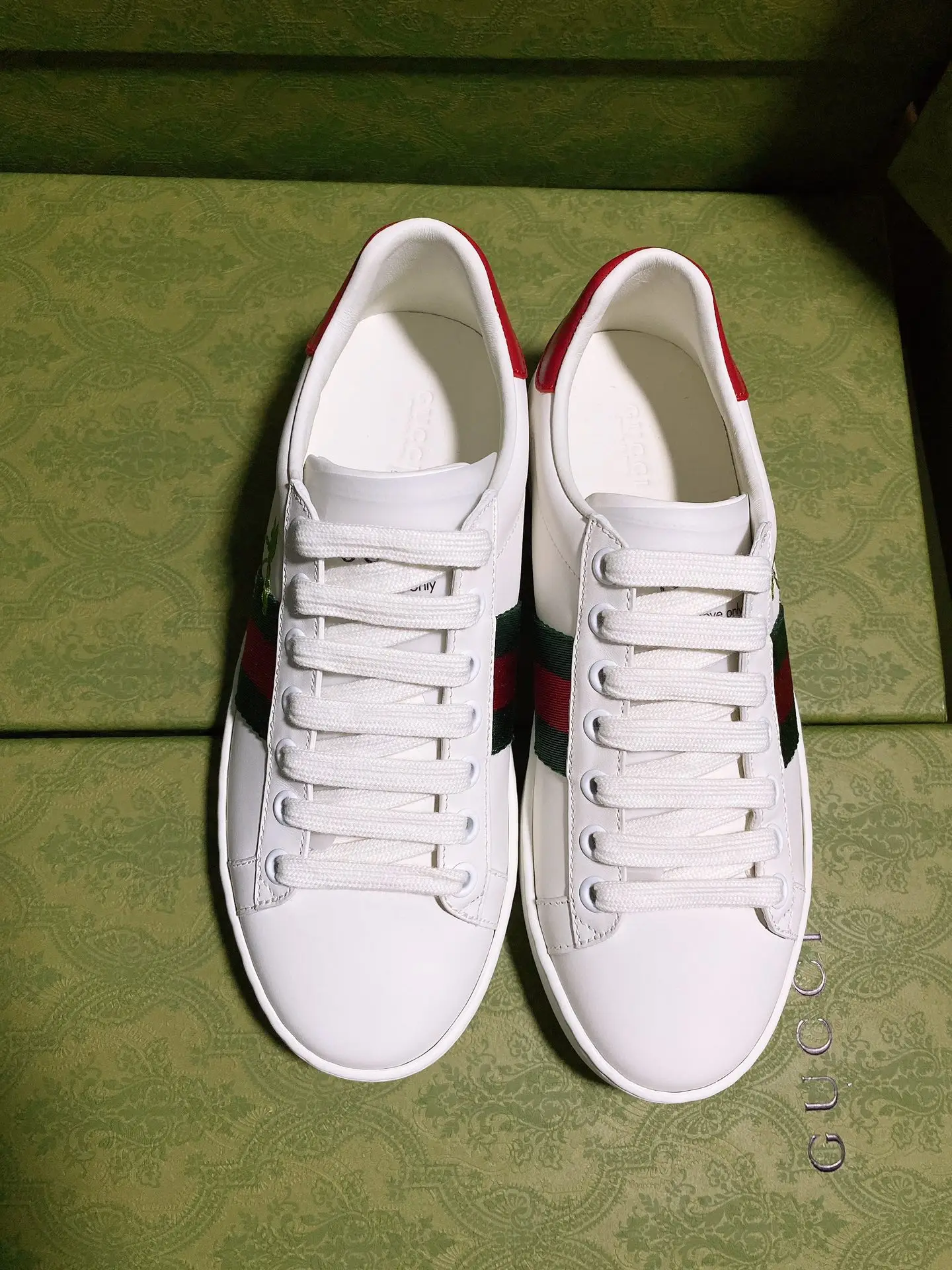 Gucci Couple s embroidered canvas white shoes Gucci Couple s embroidered canvas white shoes