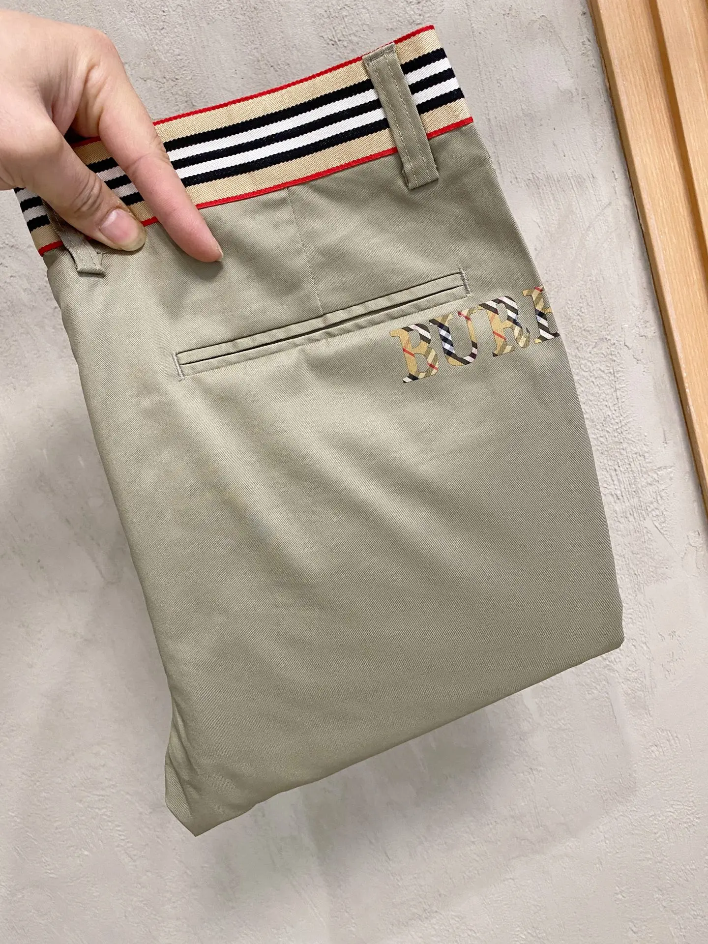 Burberry New Casual Pants
