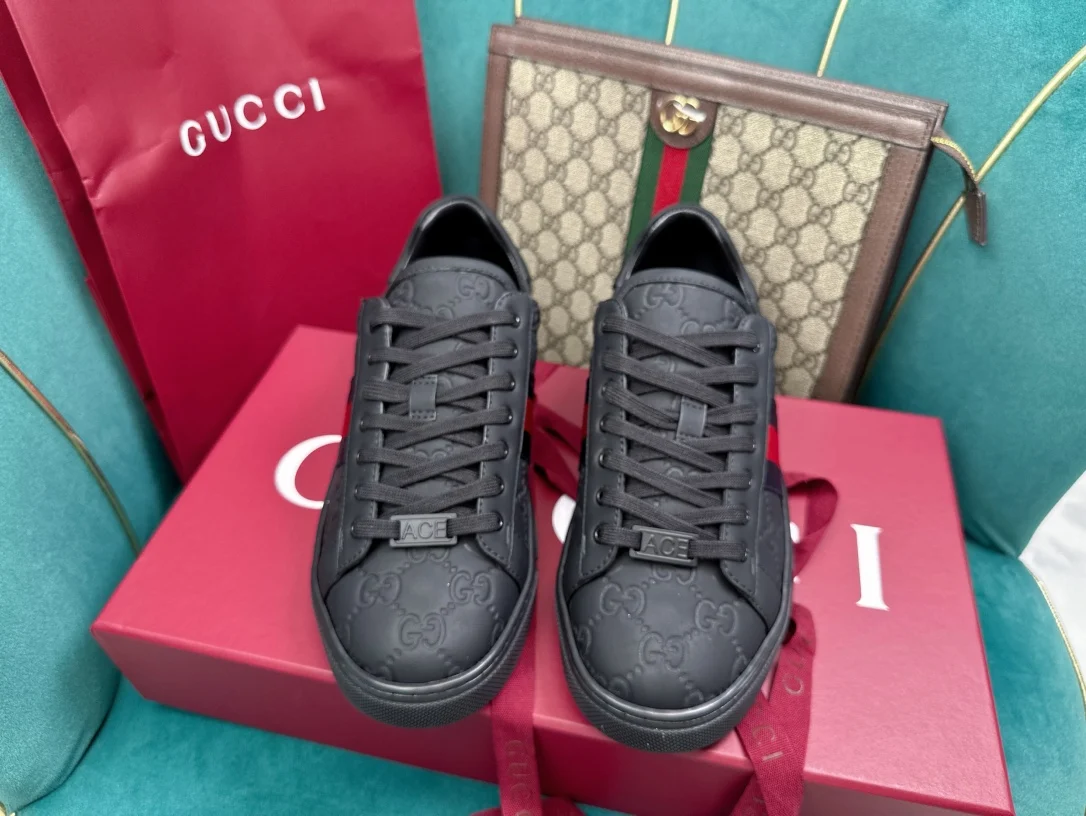 Gucci Couple s embroidered canvas white shoes