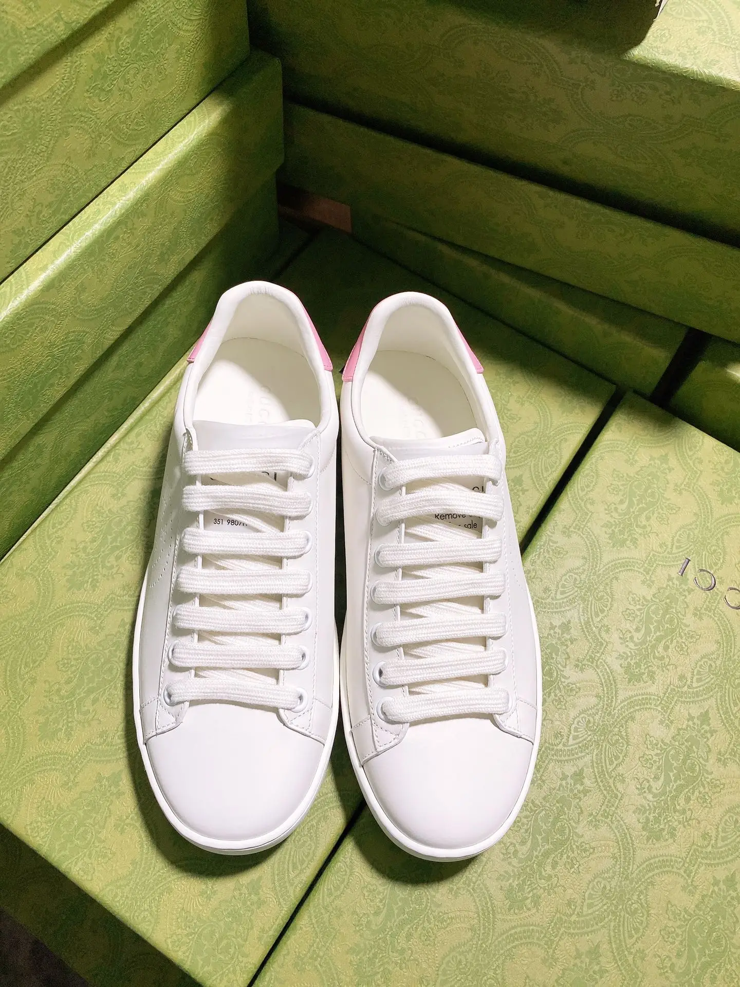 Gucci Couple s embroidered canvas white shoes Gucci Couple s embroidered canvas white shoes