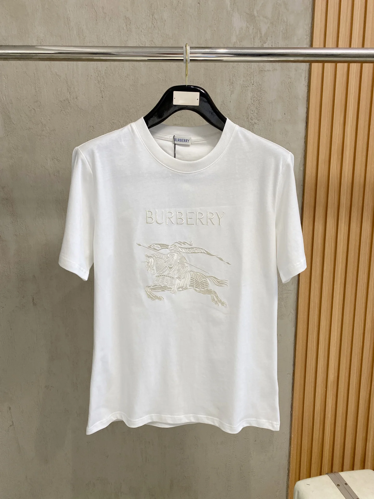 Burberry Equestrian Knight Embroidered Cotton Knit Round Neck Short Sleeve T-Shirt