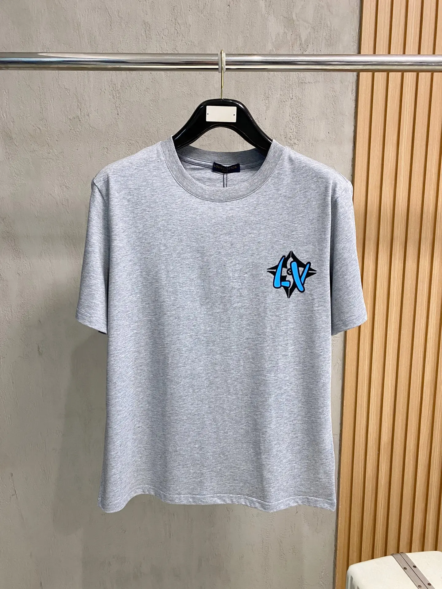 Louis Vuitton Men s New Style Round Neck Short Sleeve Louis Vuitton Men s New Style Round Neck Short Sleeve