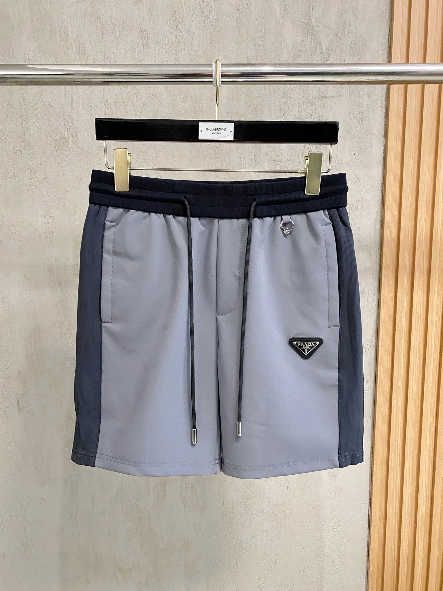 Prada Embroidered versatile elastic waistband drawstring shorts Prada Embroidered versatile elastic waistband drawstring shorts