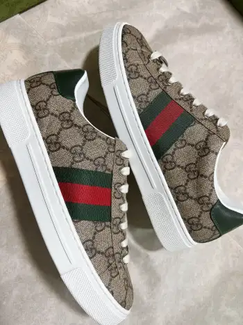 Couple s embroidered canvas white shoes Replica Gucci Mens Casual and Sneakers